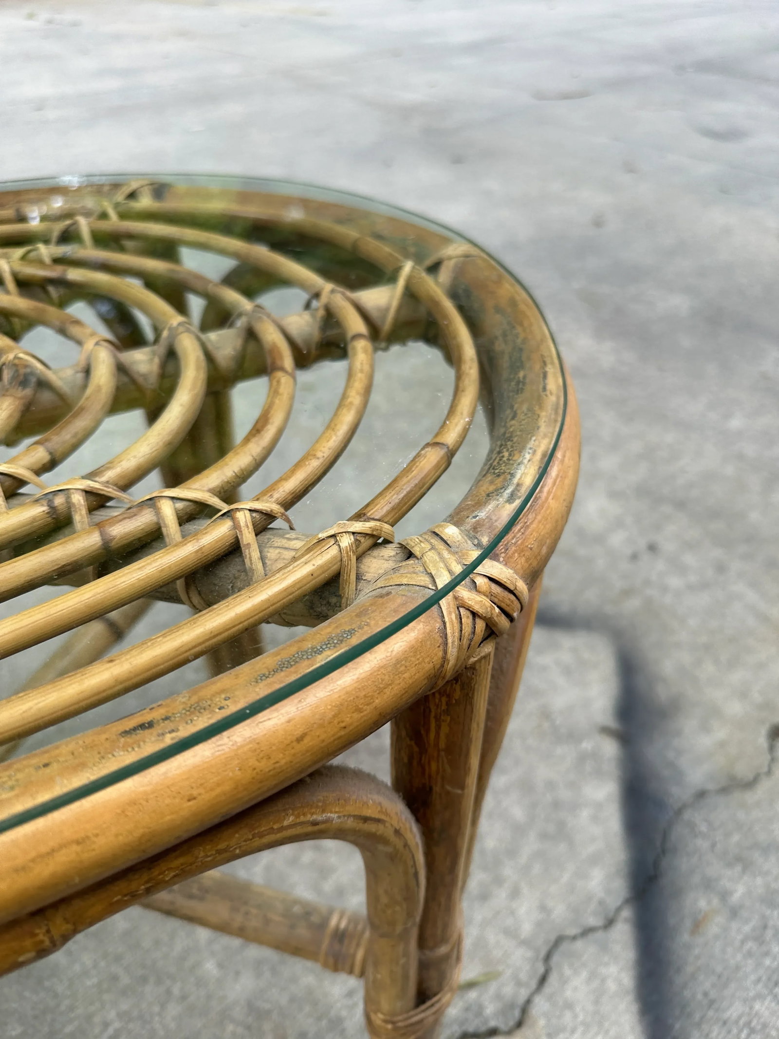 1970s Boho Chic Wicker Side Table With Glass Top - 5