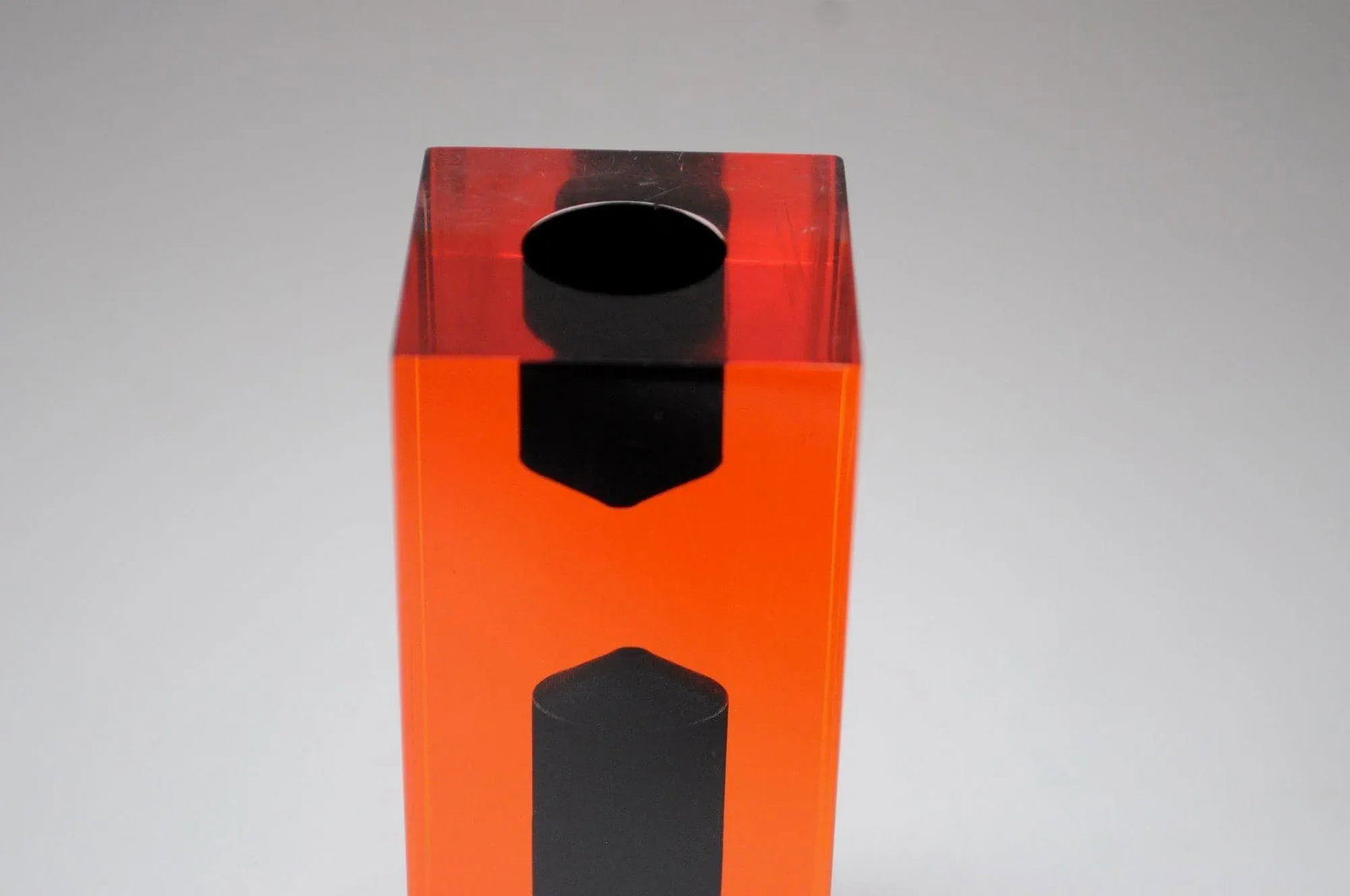 Italian Modern Orange and Black Lucite Soliflore / Bud Vase After Luigi Massoni - 11