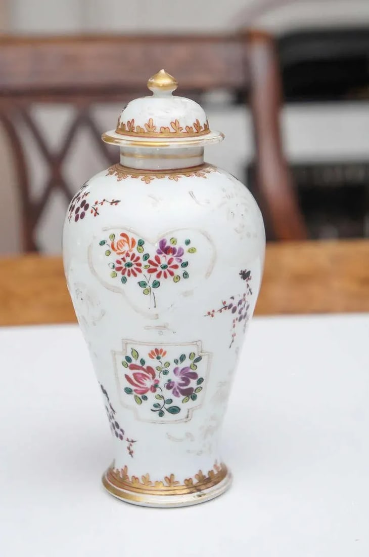 Samson Lidded Porcelain Vase - 2