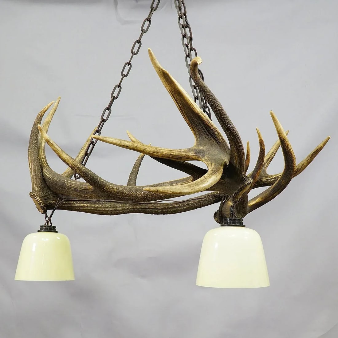Rustic Antler Lamp With Deer Antlers - 4