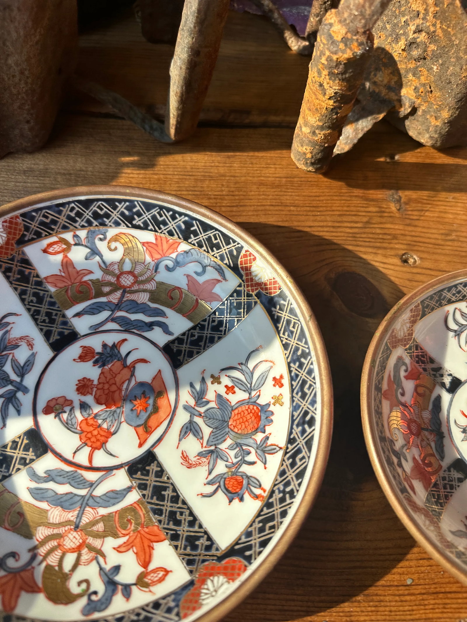 Pair of 1970s Asian Ceramic Plates With Brass Lining - 3