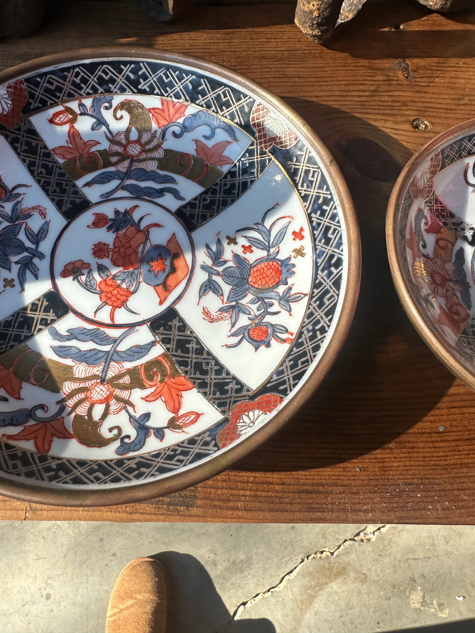 Pair of 1970s Asian Ceramic Plates With Brass Lining - 5
