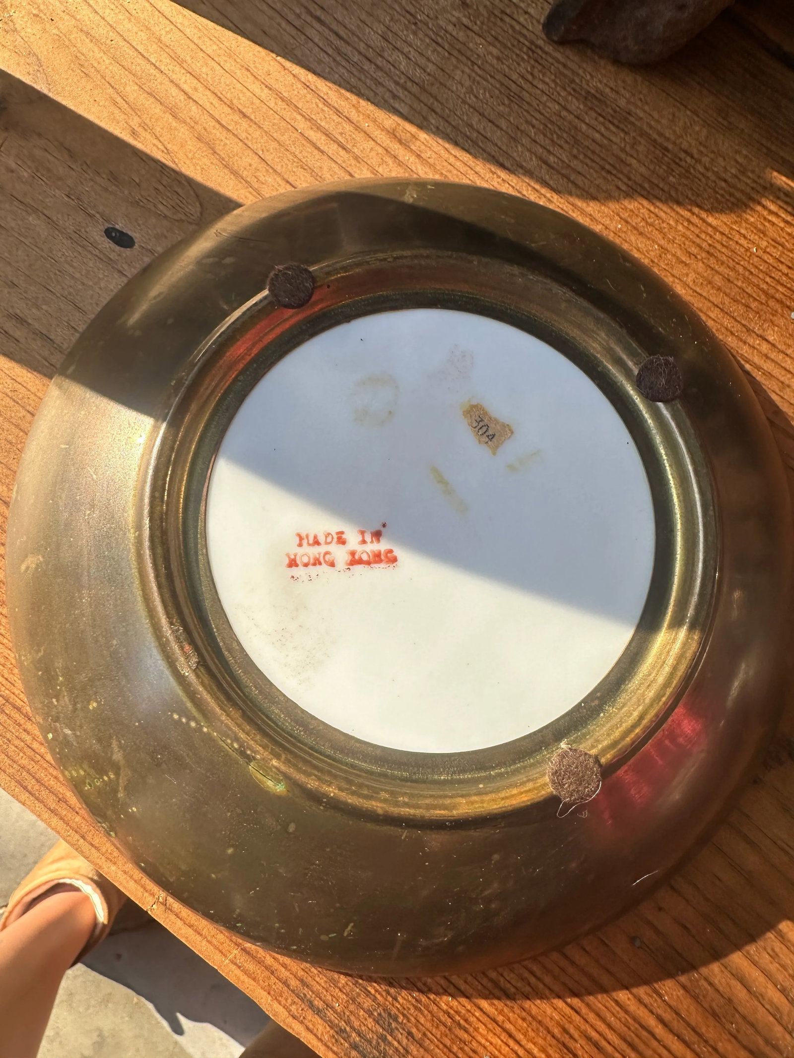 Pair of 1970s Asian Ceramic Plates With Brass Lining - 8