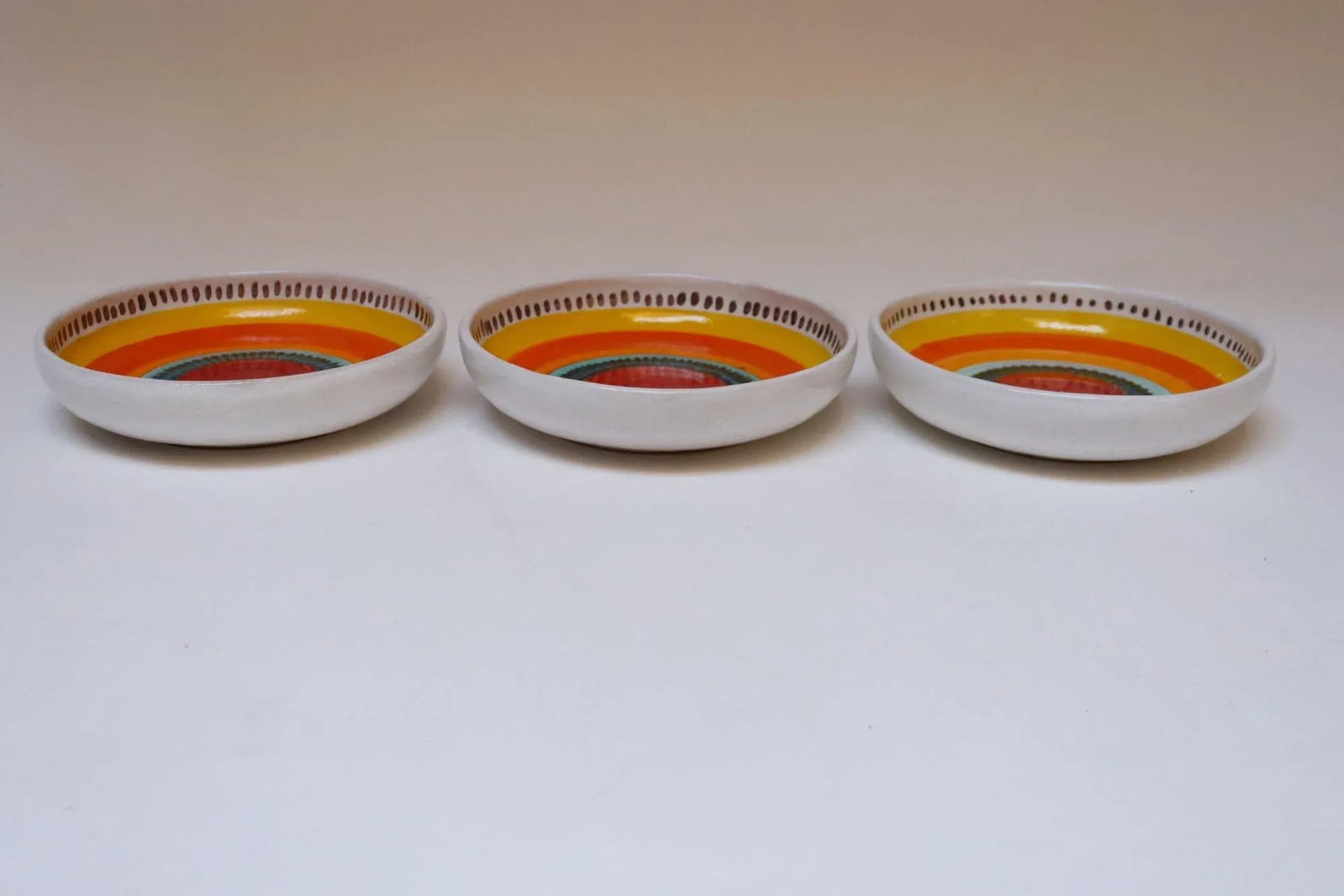 Set of Three Hand Painted Vintage Italian Ceramic Decorative Bowls by De Simone - 4
