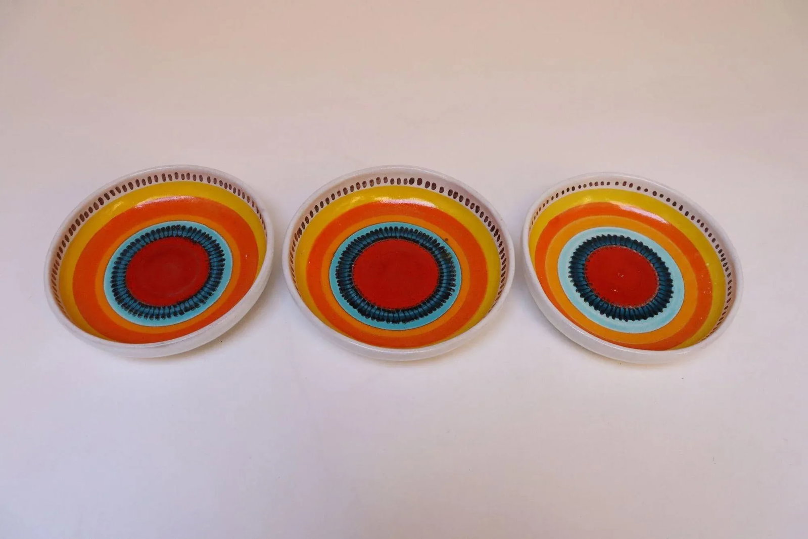 Set of Three Hand Painted Vintage Italian Ceramic Decorative Bowls by De Simone - 5