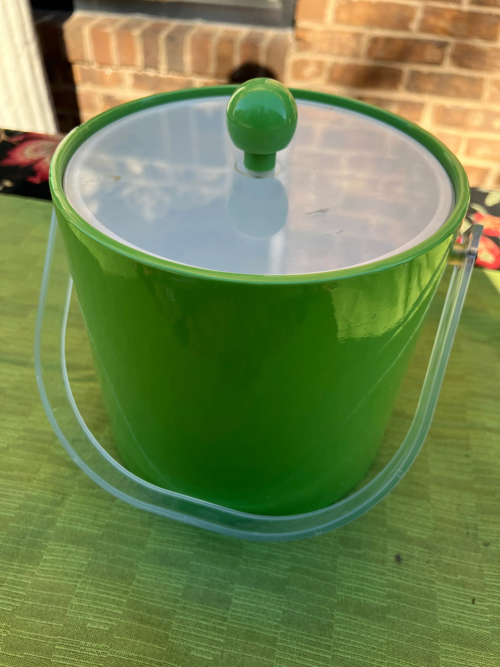 1970s Lime Green Hard Plastic Ice Bucket/Champagne Bucket With Matching Lid - 3