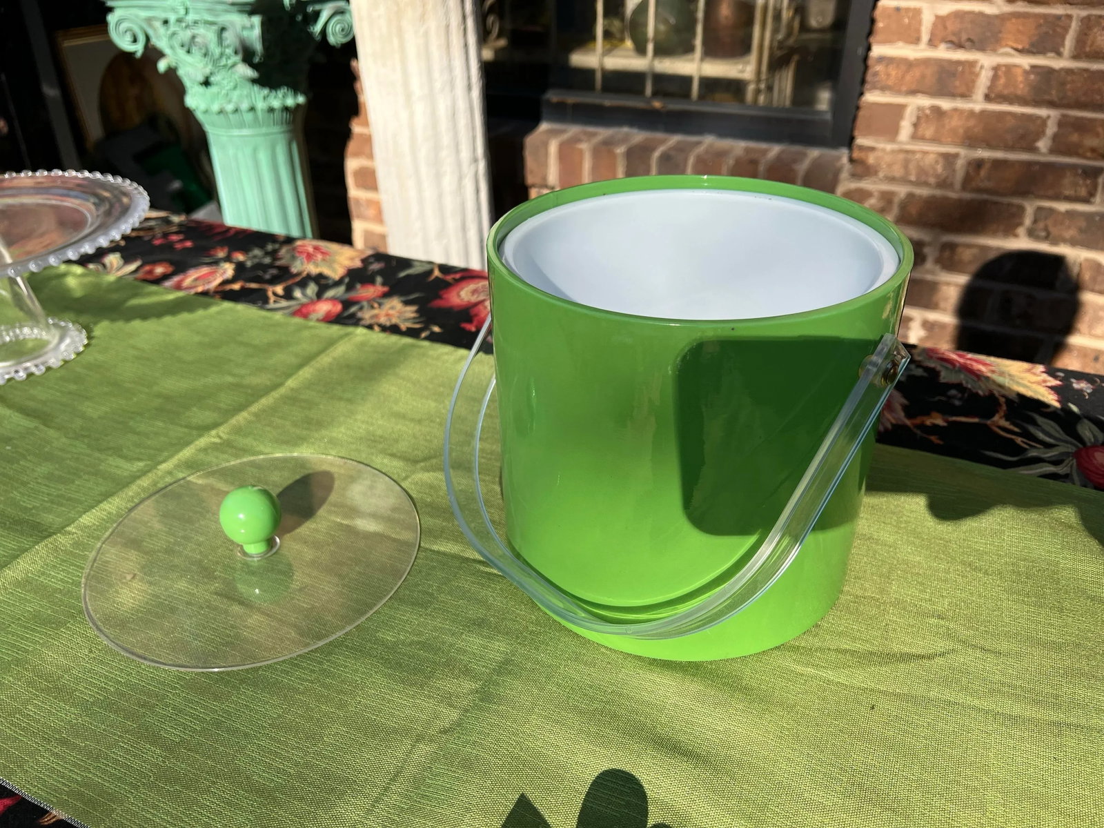 1970s Lime Green Hard Plastic Ice Bucket/Champagne Bucket With Matching Lid - 4