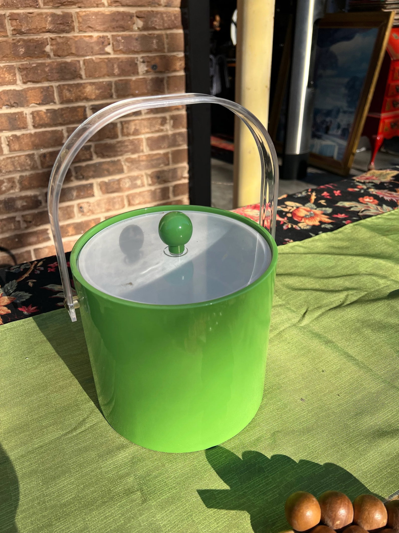 1970s Lime Green Hard Plastic Ice Bucket/Champagne Bucket With Matching Lid - 5