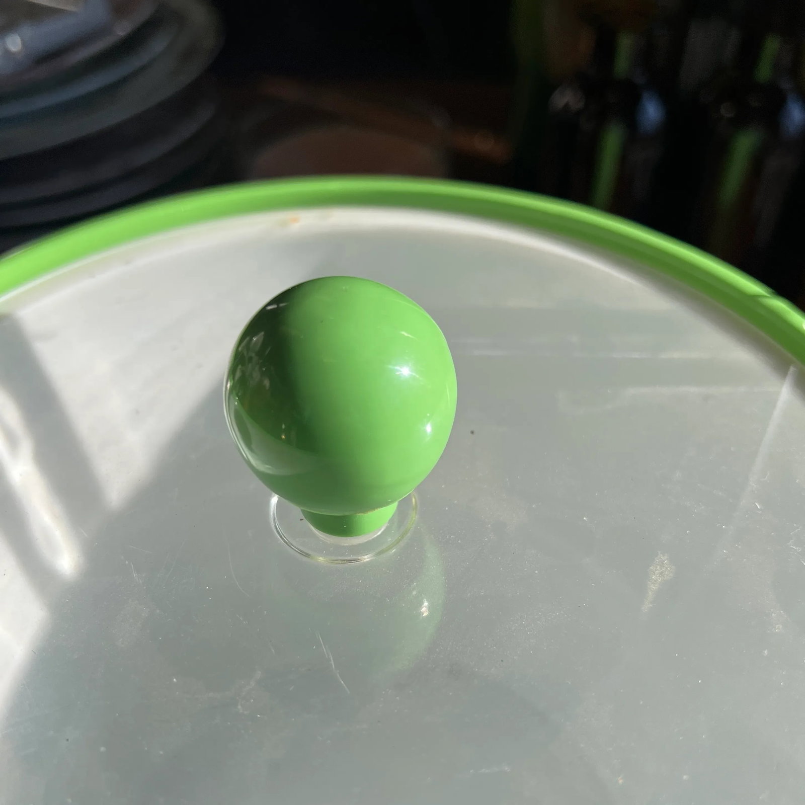 1970s Lime Green Hard Plastic Ice Bucket/Champagne Bucket With Matching Lid - 7