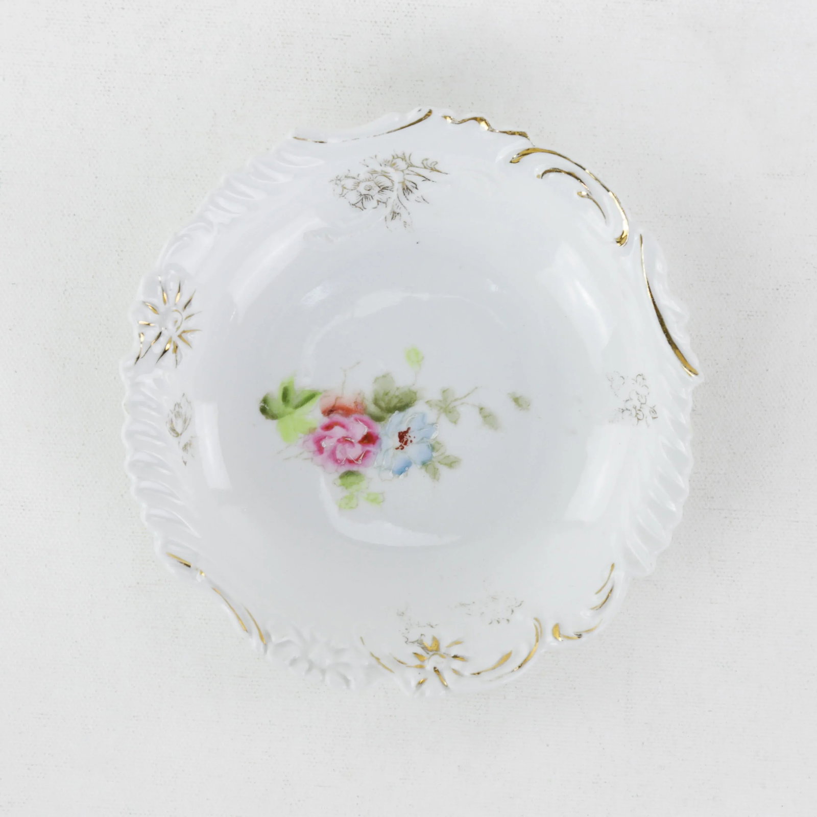 Bavarian White Embossed Porcelain Dinnerware Set With Roses & Gold Trim - 10