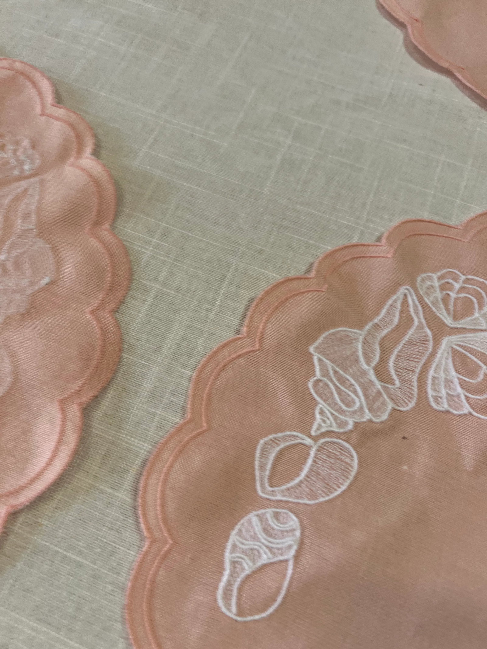 1970s Linen Peach Placemats- Set of 4 - 3