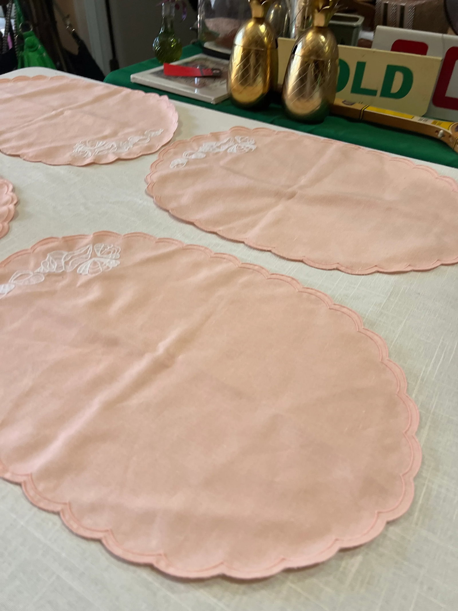 1970s Linen Peach Placemats- Set of 4 - 4