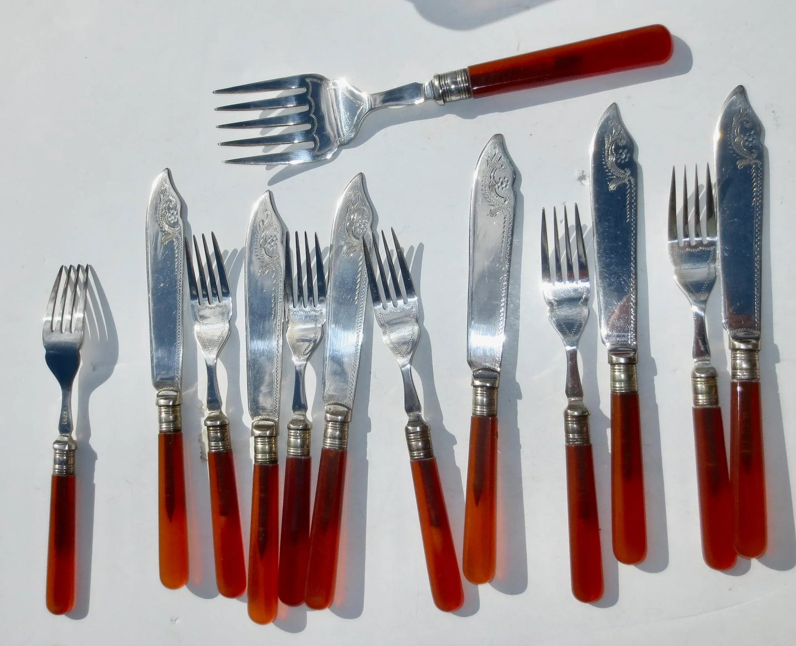 Bakalite Fish Set With Server - 2
