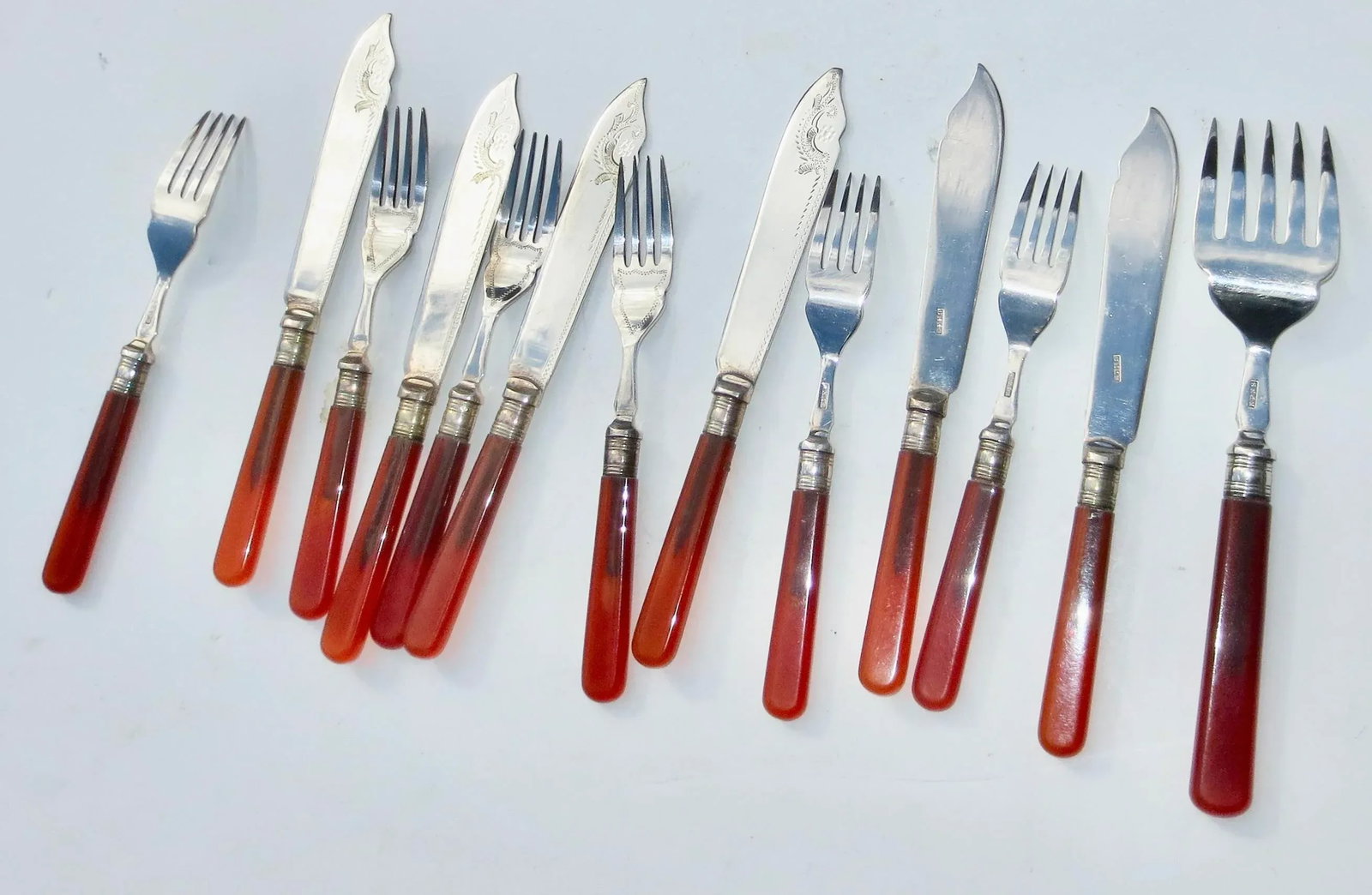 Bakalite Fish Set With Server - 5