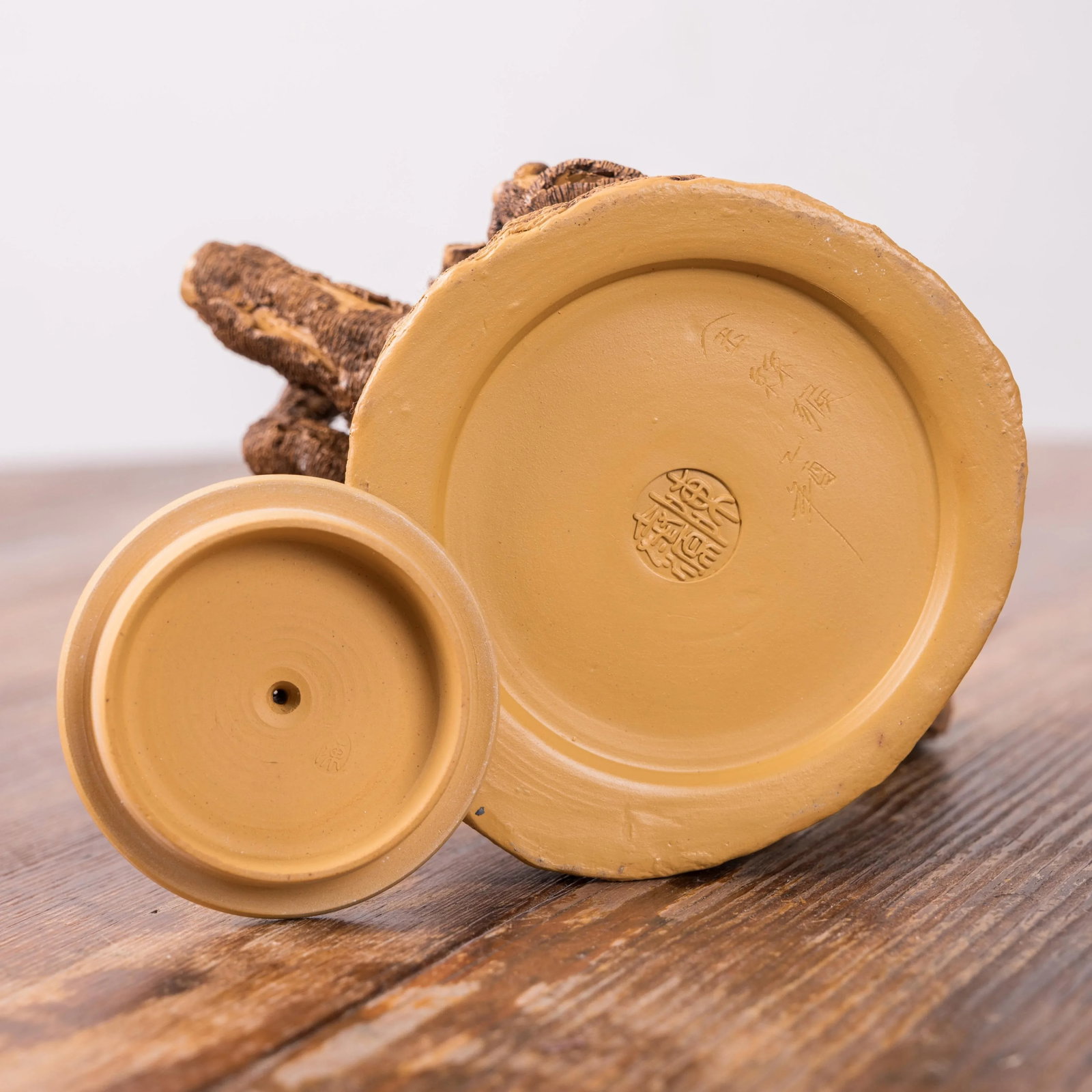 é™³æ³°æº Yixing Zisha "˜Tree Stump' Tea Pot - 10