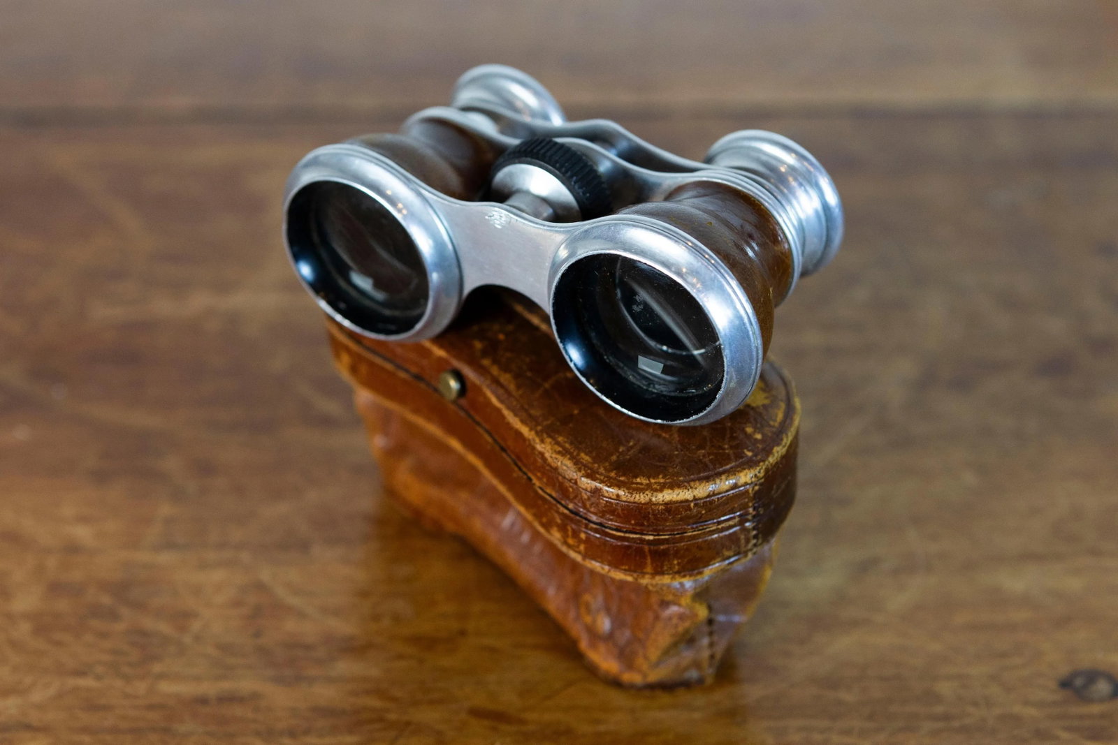 Swedish 20th Century Pair of Theater Binoculars With Leather Case - 2