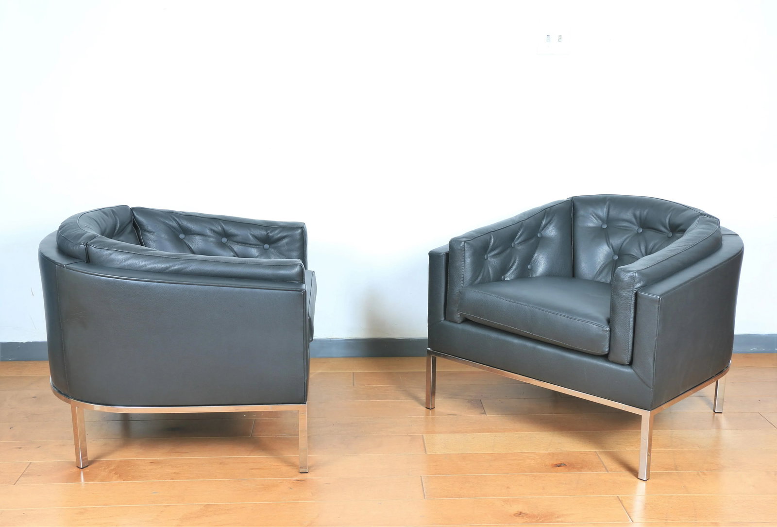Mid Century Pair of Leather and Steel Lounge Chairs - 6