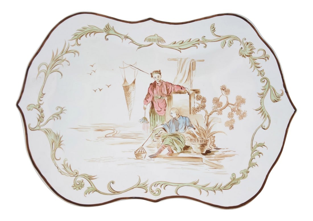 Vintage White Hand Painted Chinoiseries Style Patterned Plate Tray: Vintage white hand-painted Chinoiseries style pattern decorative plate The artist hand-painted the story of a man and a woman catching fish by the river. Has excellent decorative effects.