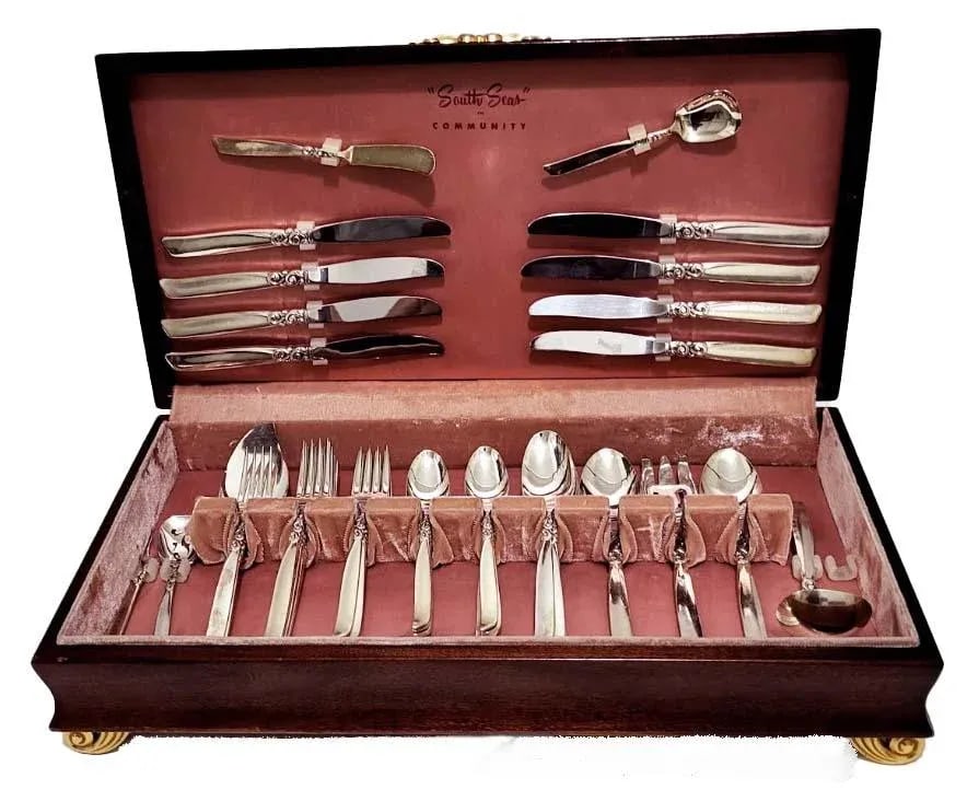 1950s Traditional South Seas Silverplate 1955) by Oneida Silver Flatware in Wooden Chest - 56 PCS - 2