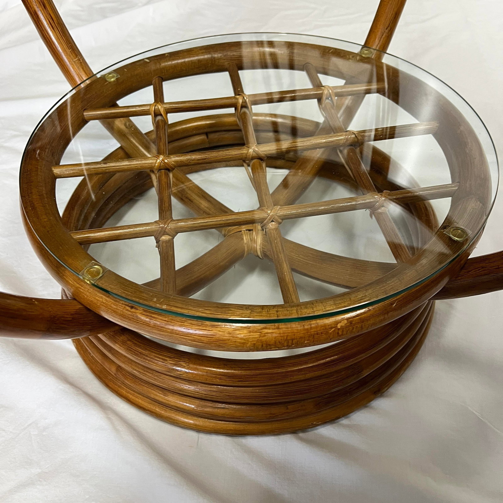 Vintage 1970s Italian Modern Style Round Glass and Rattan Coffee Side Table - 5