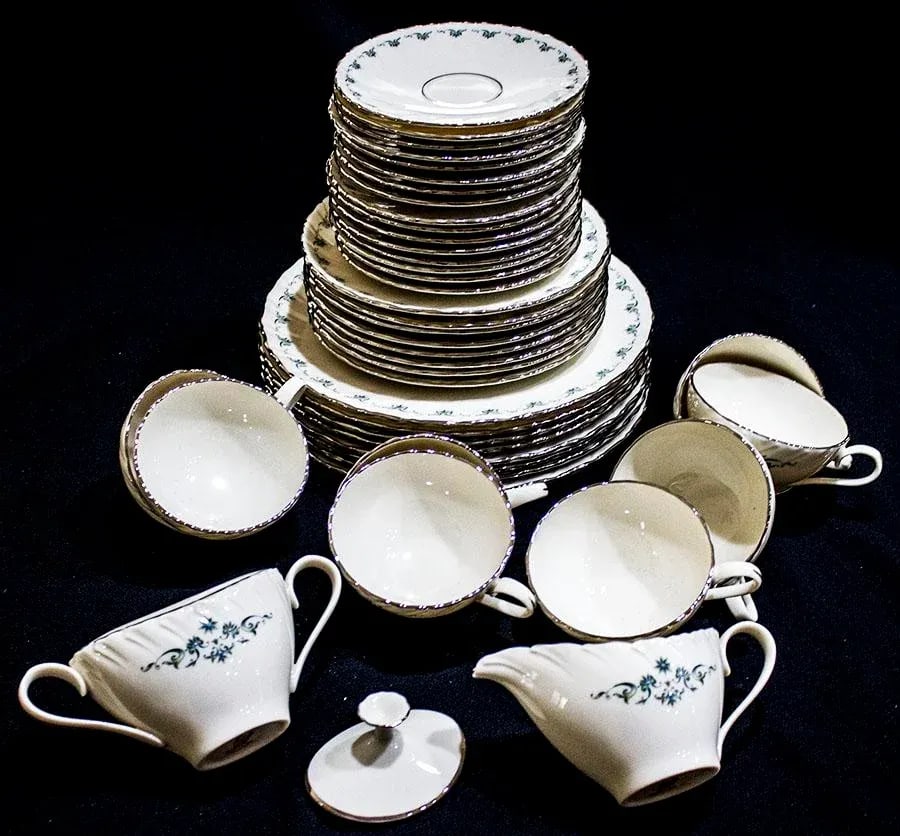 1980s Lenox China Melissa Pattern - Service for 8 - 2