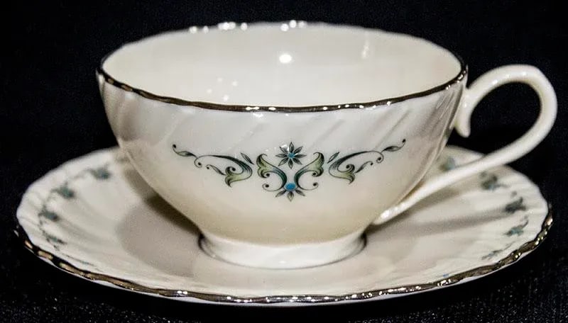 1980s Lenox China Melissa Pattern - Service for 8 - 5