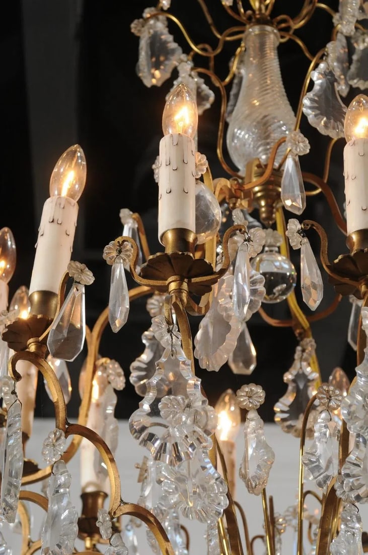 French Late 19th Century Crystal 12-Light Chandelier with Brass Armature - 10
