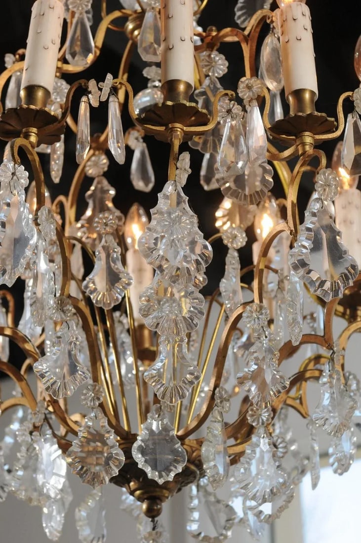 French Late 19th Century Crystal 12-Light Chandelier with Brass Armature - 3