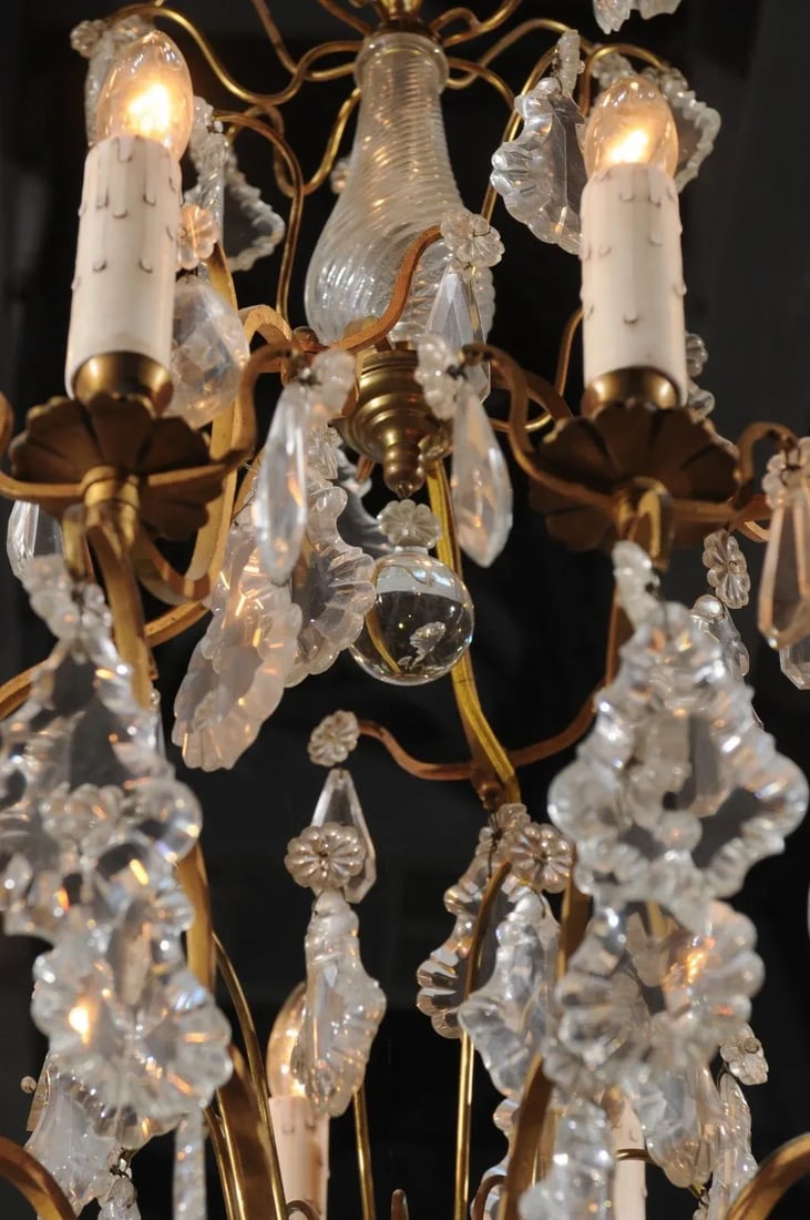 French Late 19th Century Crystal 12-Light Chandelier with Brass Armature - 5