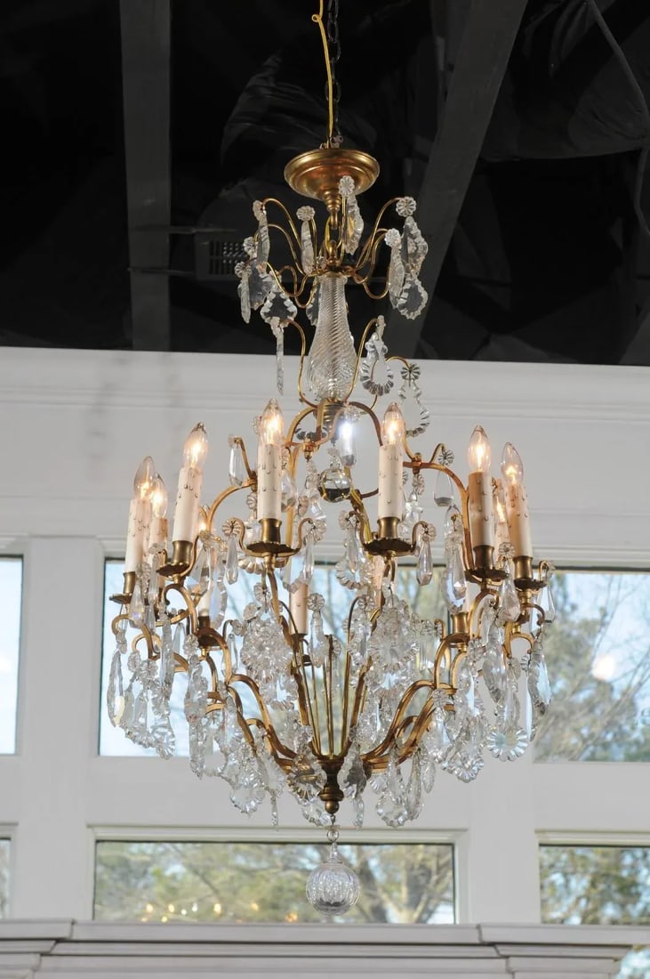 French Late 19th Century Crystal 12-Light Chandelier with Brass Armature - 8