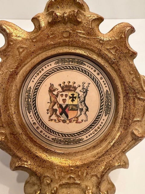 Lion Motif Crests in Gilded Frames -a Pair - 2