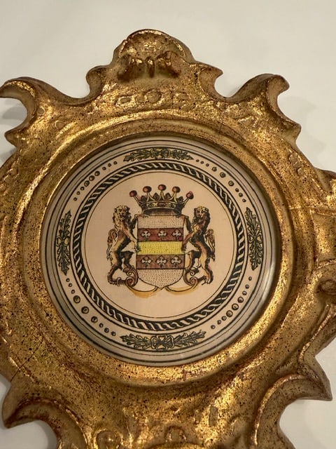 Lion Motif Crests in Gilded Frames -a Pair - 3