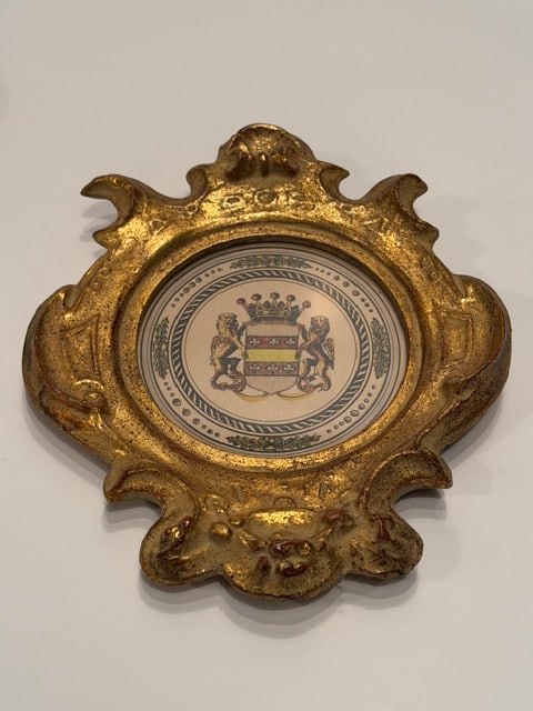Lion Motif Crests in Gilded Frames -a Pair - 4