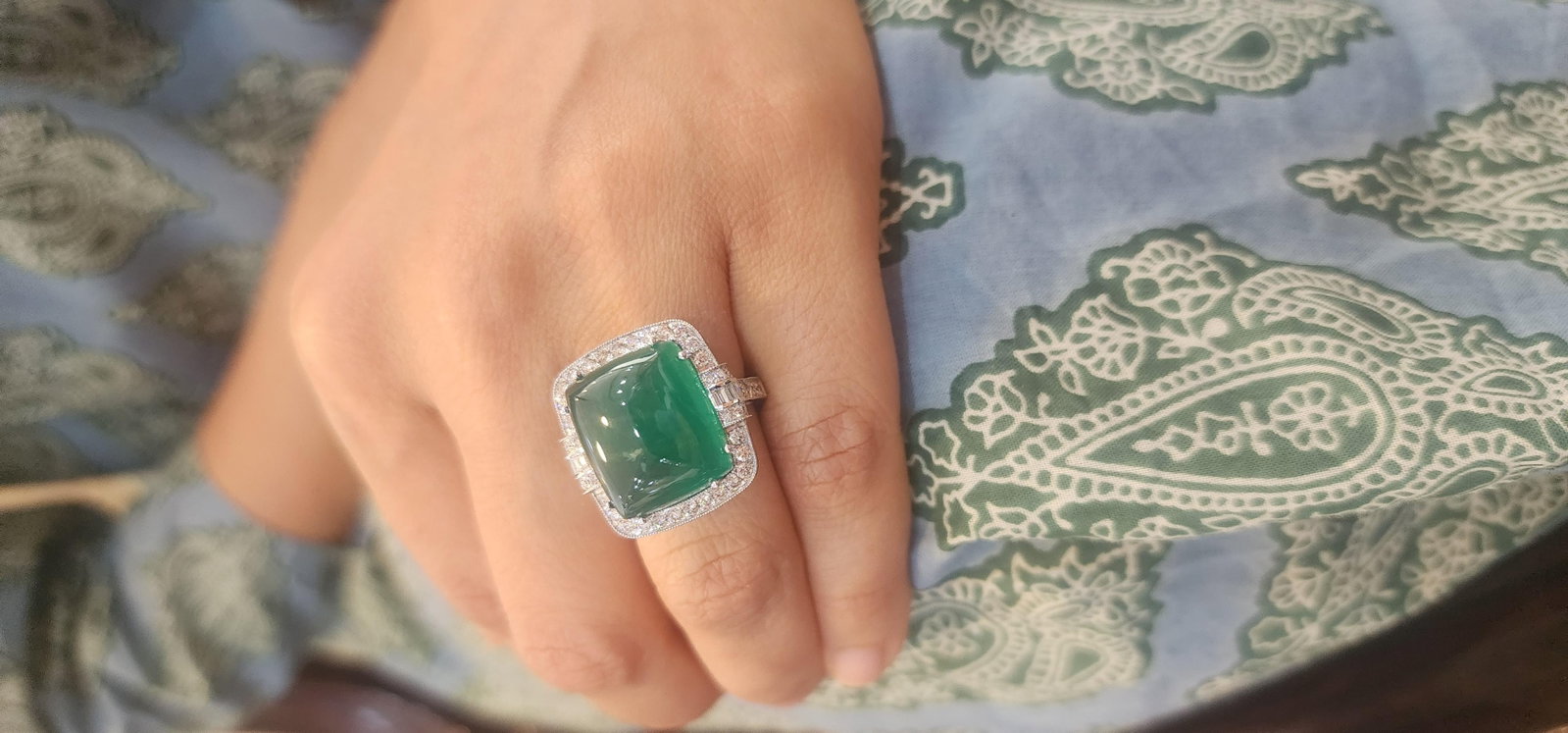 Natural Zambian caboshan Emerald diamond ring in 18k gold - 12