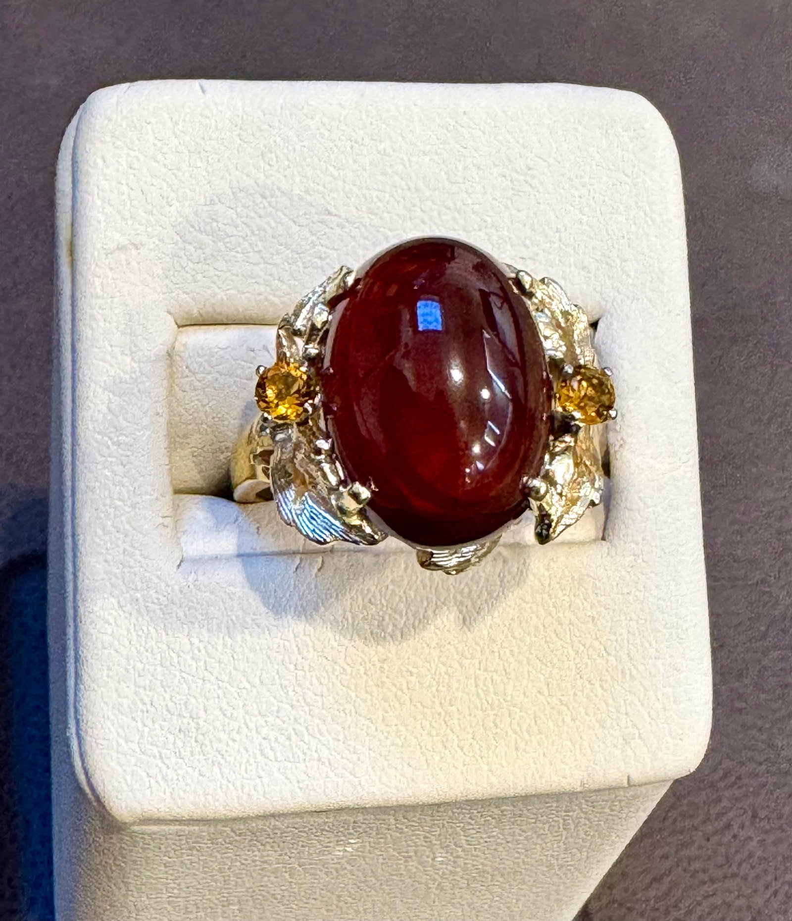 10.5 Carat Oval Garnet Cabochon 14 Karat Yellow Gold Cocktail Ring Vintage - 5