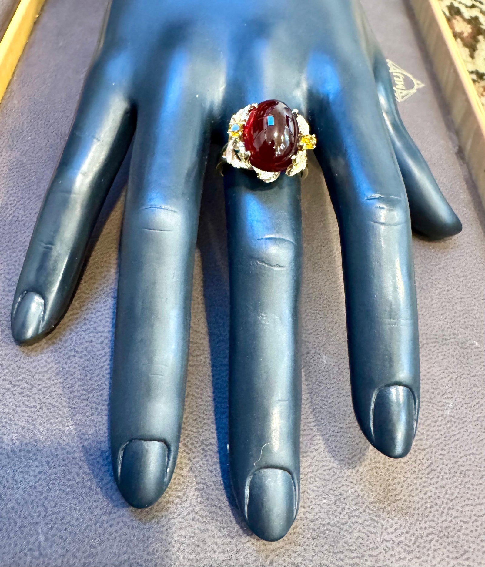 10.5 Carat Oval Garnet Cabochon 14 Karat Yellow Gold Cocktail Ring Vintage - 8