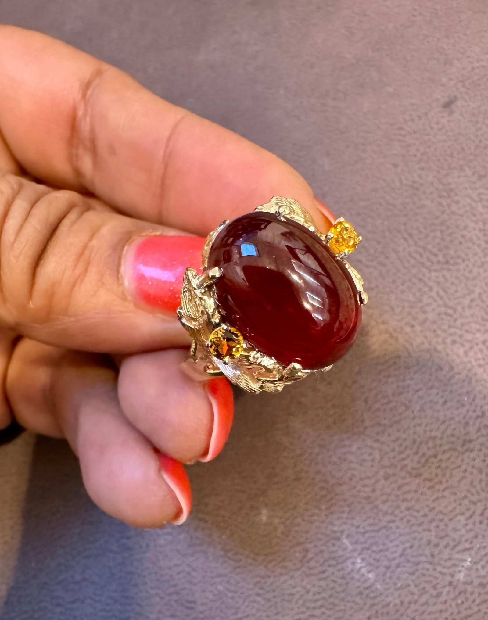 10.5 Carat Oval Garnet Cabochon 14 Karat Yellow Gold Cocktail Ring Vintage - 9