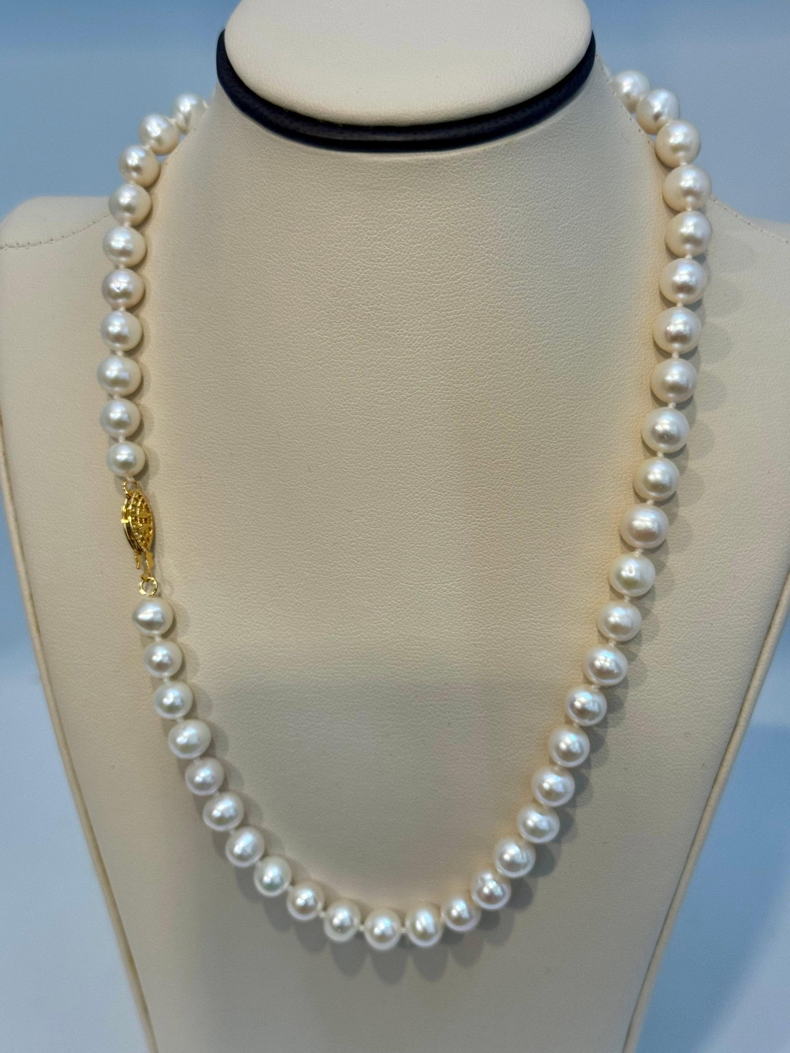 Vintage Cultured Akoya Pearl Necklace Length 18" , 14 Karat Yellow Gold - 10