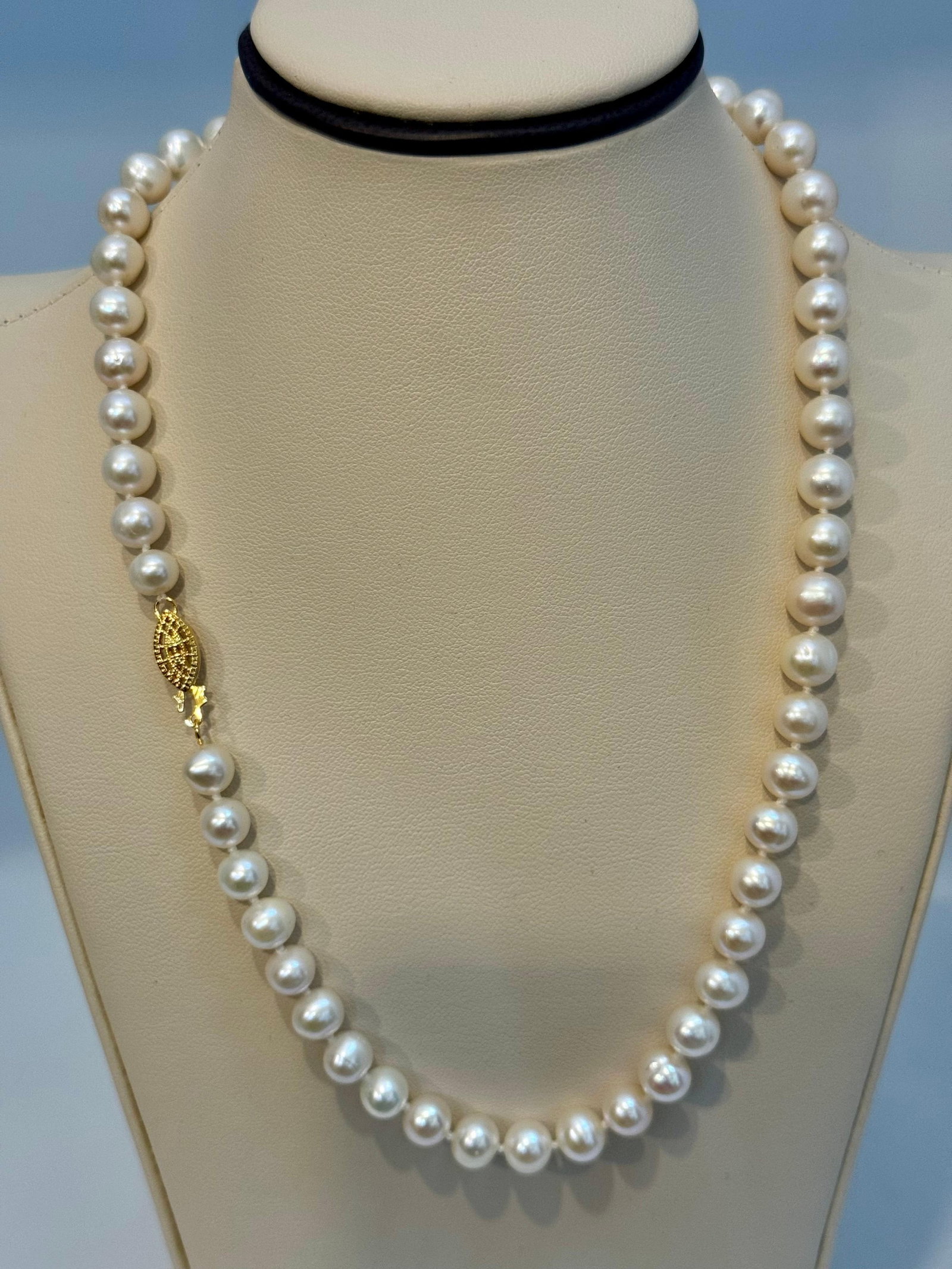 Vintage Cultured Akoya Pearl Necklace Length 18" , 14 Karat Yellow Gold - 4
