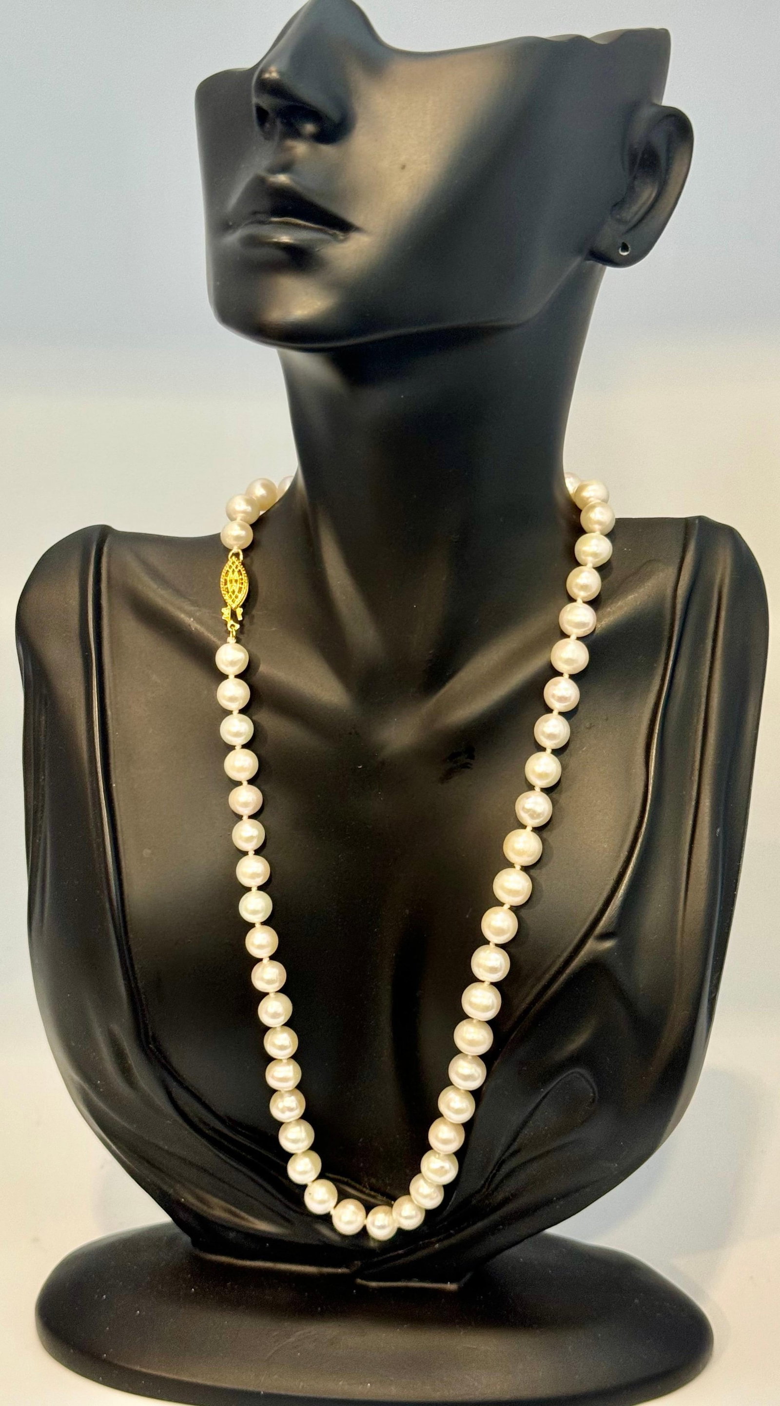 Vintage Cultured Akoya Pearl Necklace Length 18" , 14 Karat Yellow Gold - 6