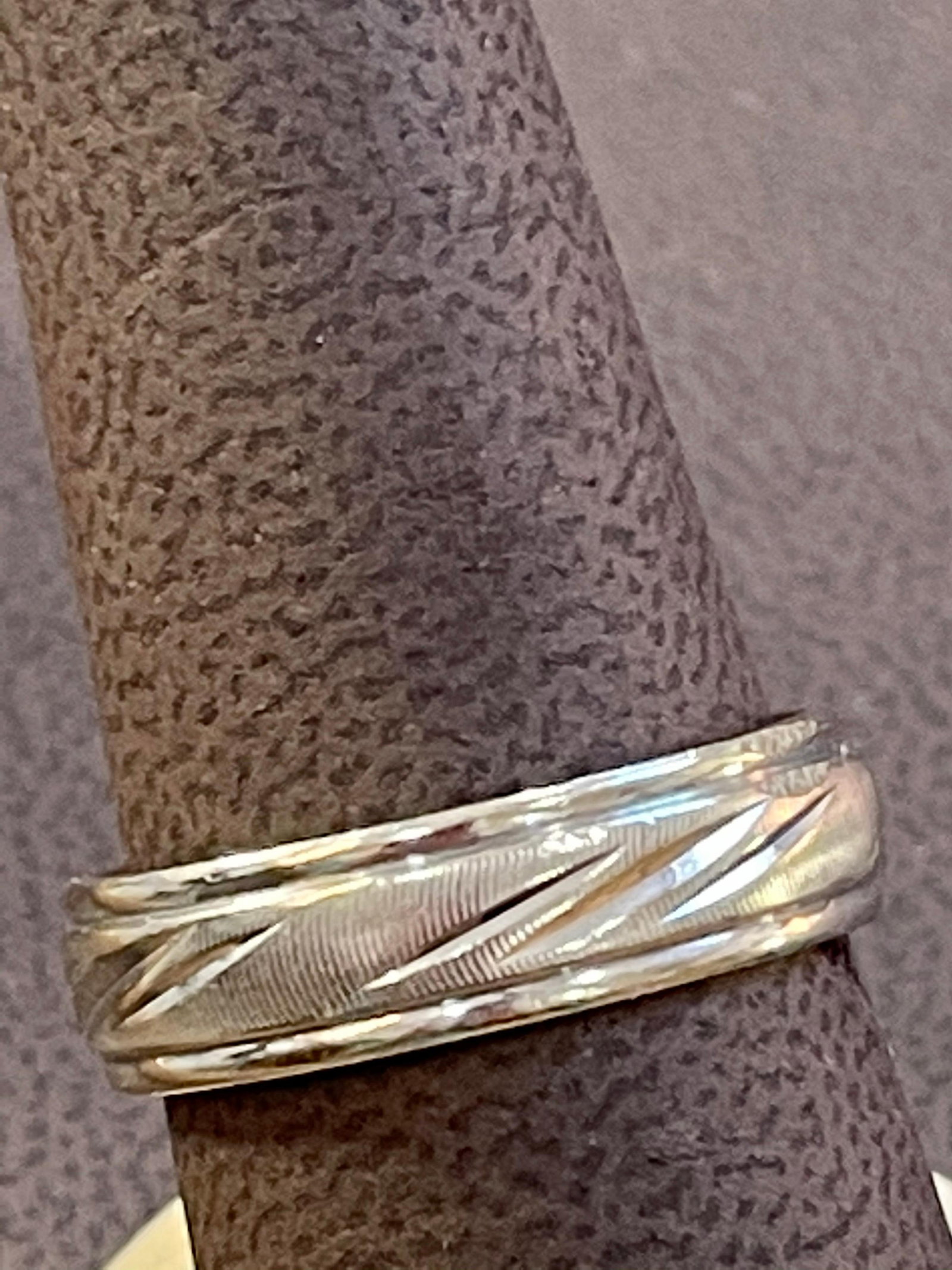 14 Karat White Gold Classic Wide Wedding Band With Design Ring, Unisex Size 10 - 13