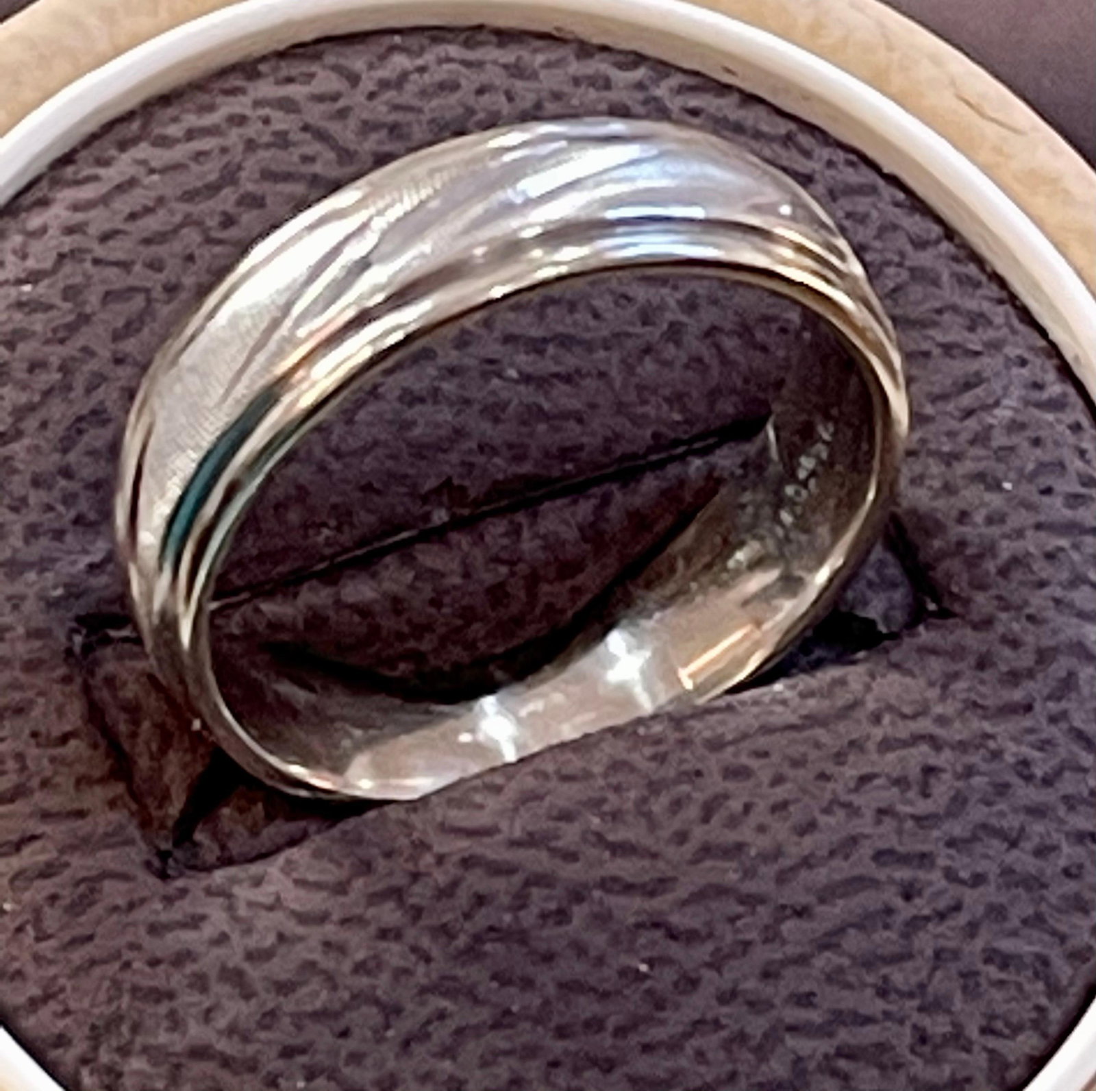 14 Karat White Gold Classic Wide Wedding Band With Design Ring, Unisex Size 10 - 14