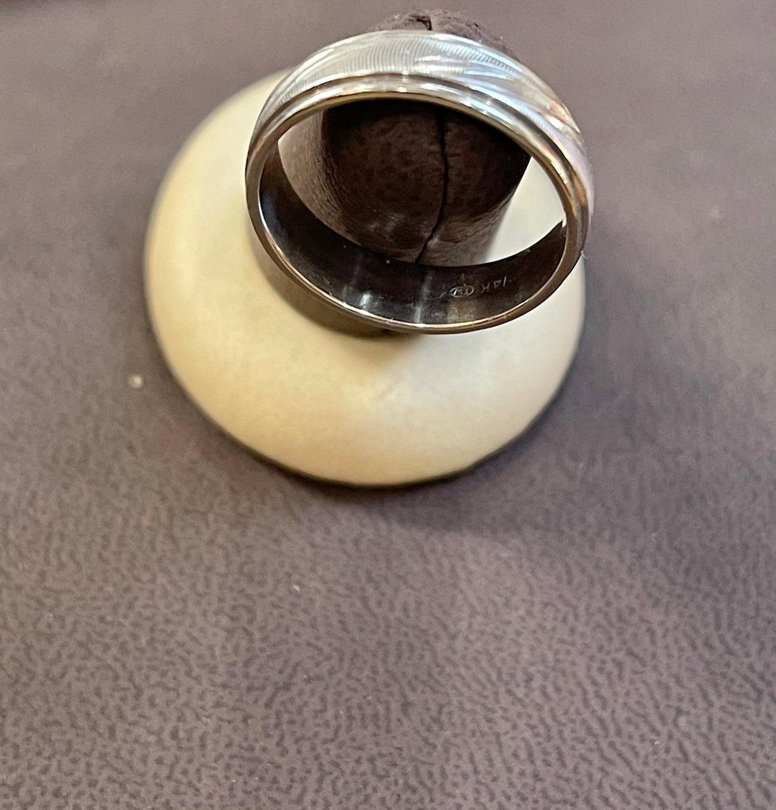 14 Karat White Gold Classic Wide Wedding Band With Design Ring, Unisex Size 10 - 8