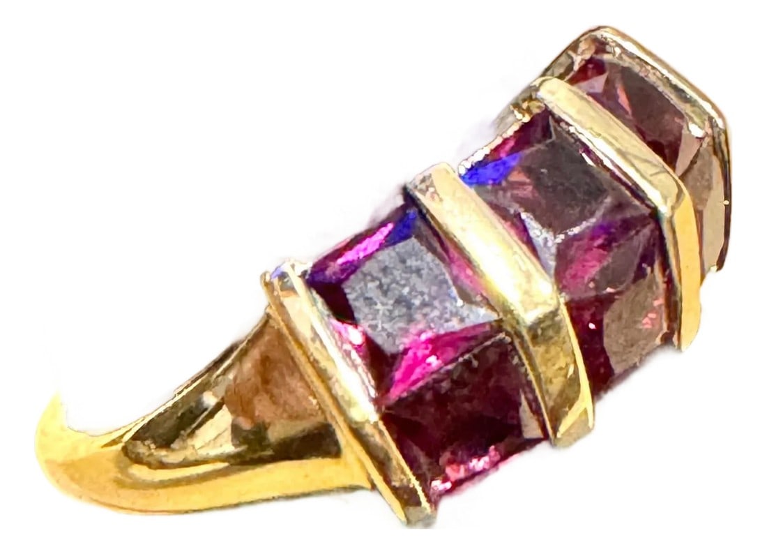 Affordable 6 Square Garnet Ring 14 Karat Yellow Gold Size 6.75: 6 pieces of square Shape Garnet Ring 14 Karat Yellow Gold, Estate , Size 6.75 This spectacular Ring consisting of a 6 pieces of square Shape Garnet approximately 4 Carat. The Garnet ring is simple