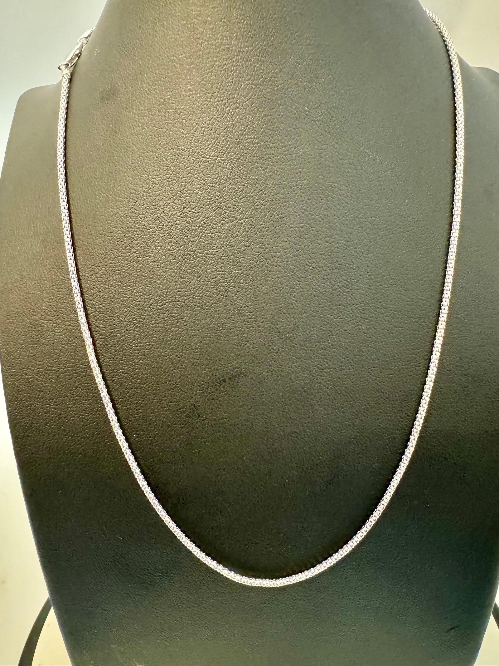 Vintage Unisex 14kt White Gold 17 Inch long Chain 1.6 mm, Italian , 3.8 gm - 6