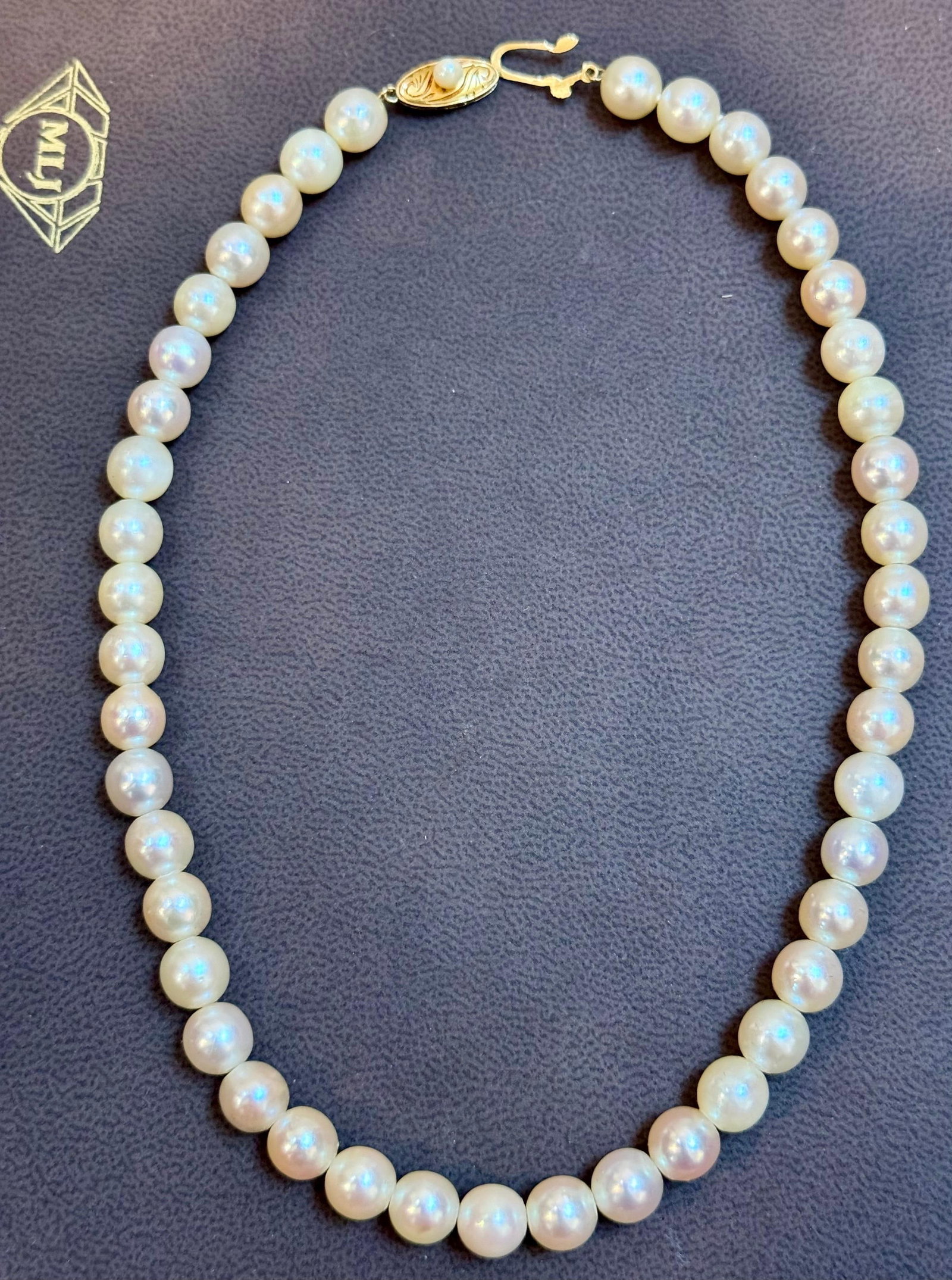 Vintage Cultured Akoya Pearl Necklace Length 14" , 18 Karat Yellow Gold Clasp - 14