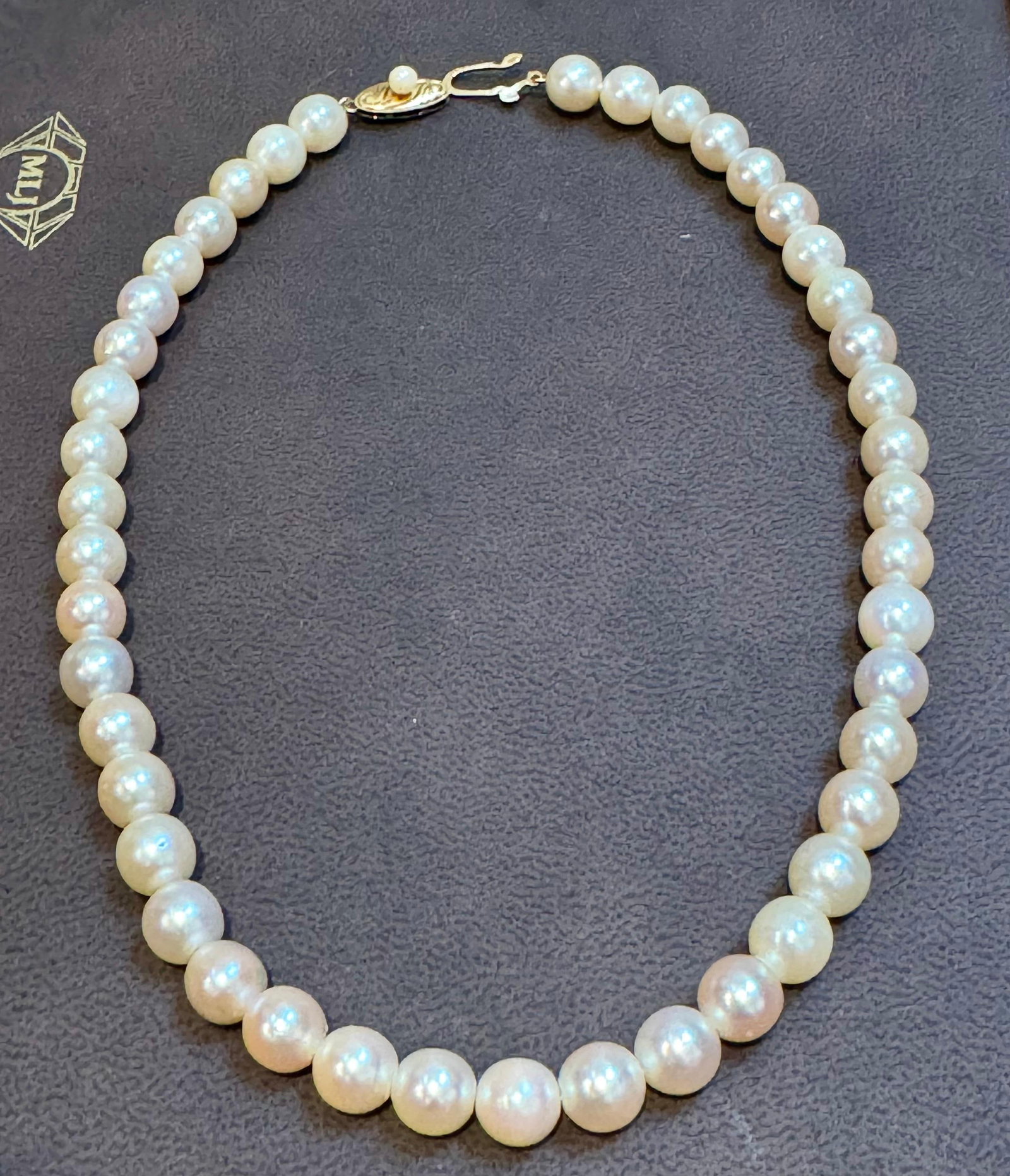 Vintage Cultured Akoya Pearl Necklace Length 14" , 18 Karat Yellow Gold Clasp - 17