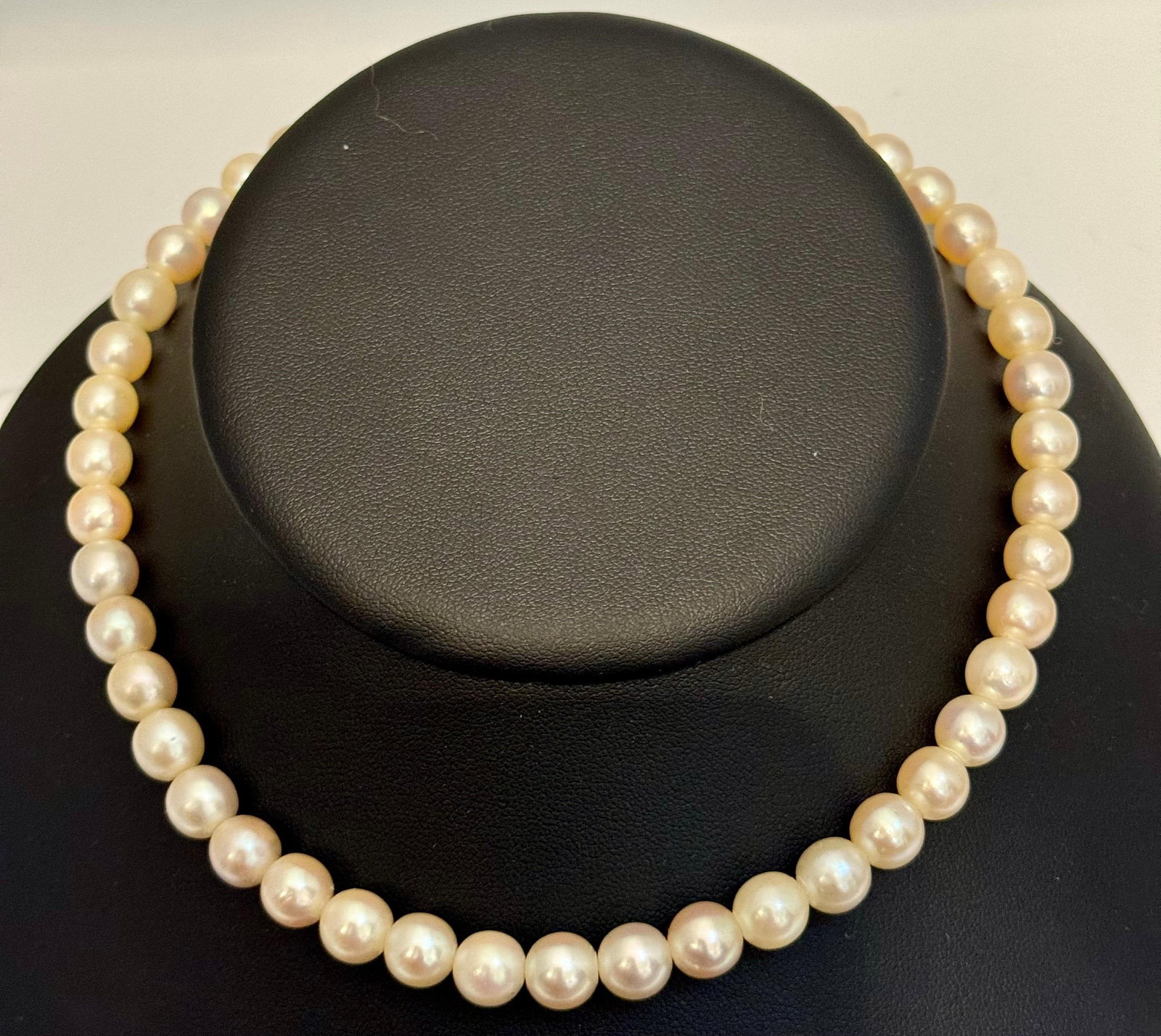 Vintage Cultured Akoya Pearl Necklace Length 14" , 18 Karat Yellow Gold Clasp - 4