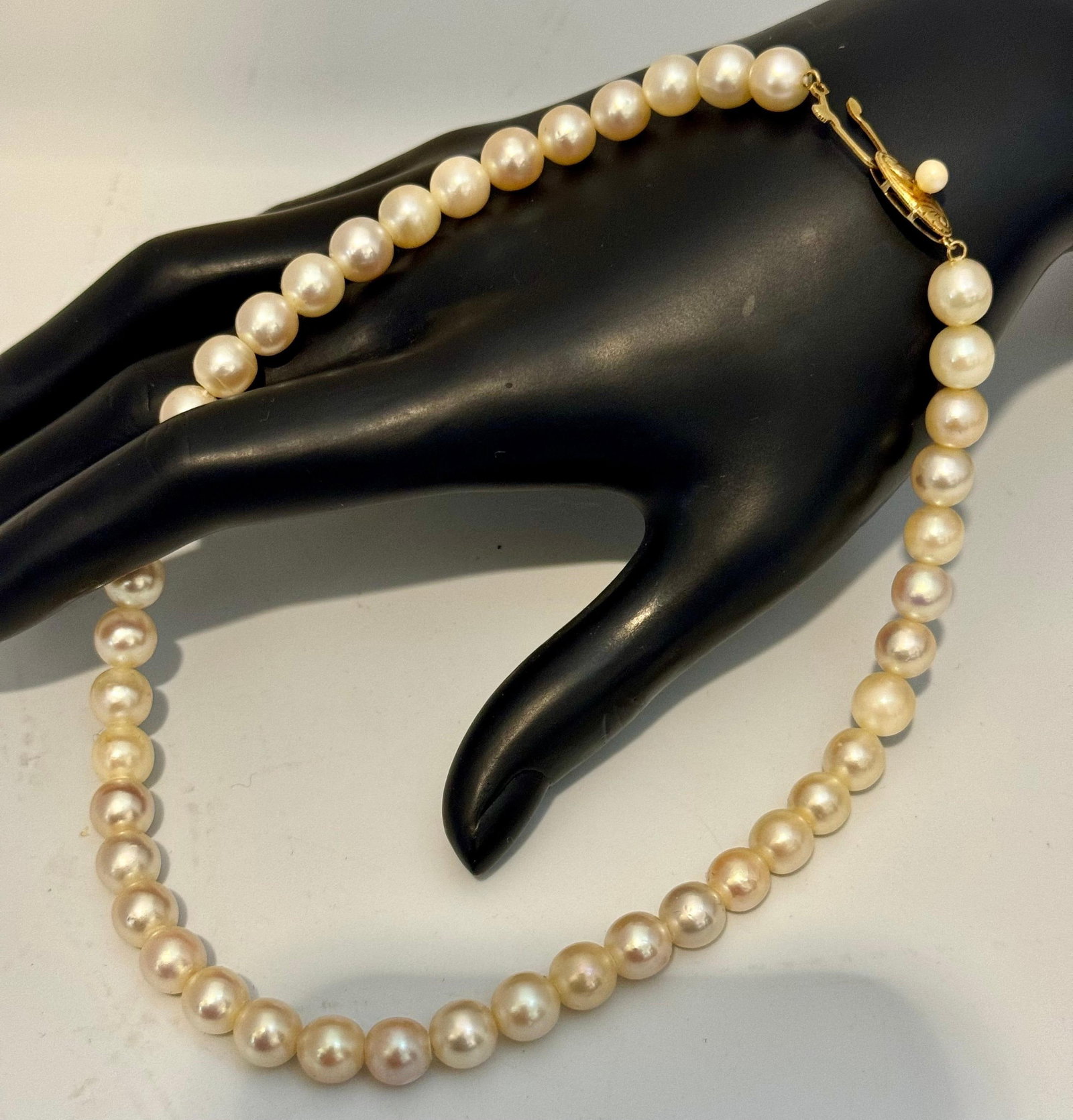 Vintage Cultured Akoya Pearl Necklace Length 14" , 18 Karat Yellow Gold Clasp - 5