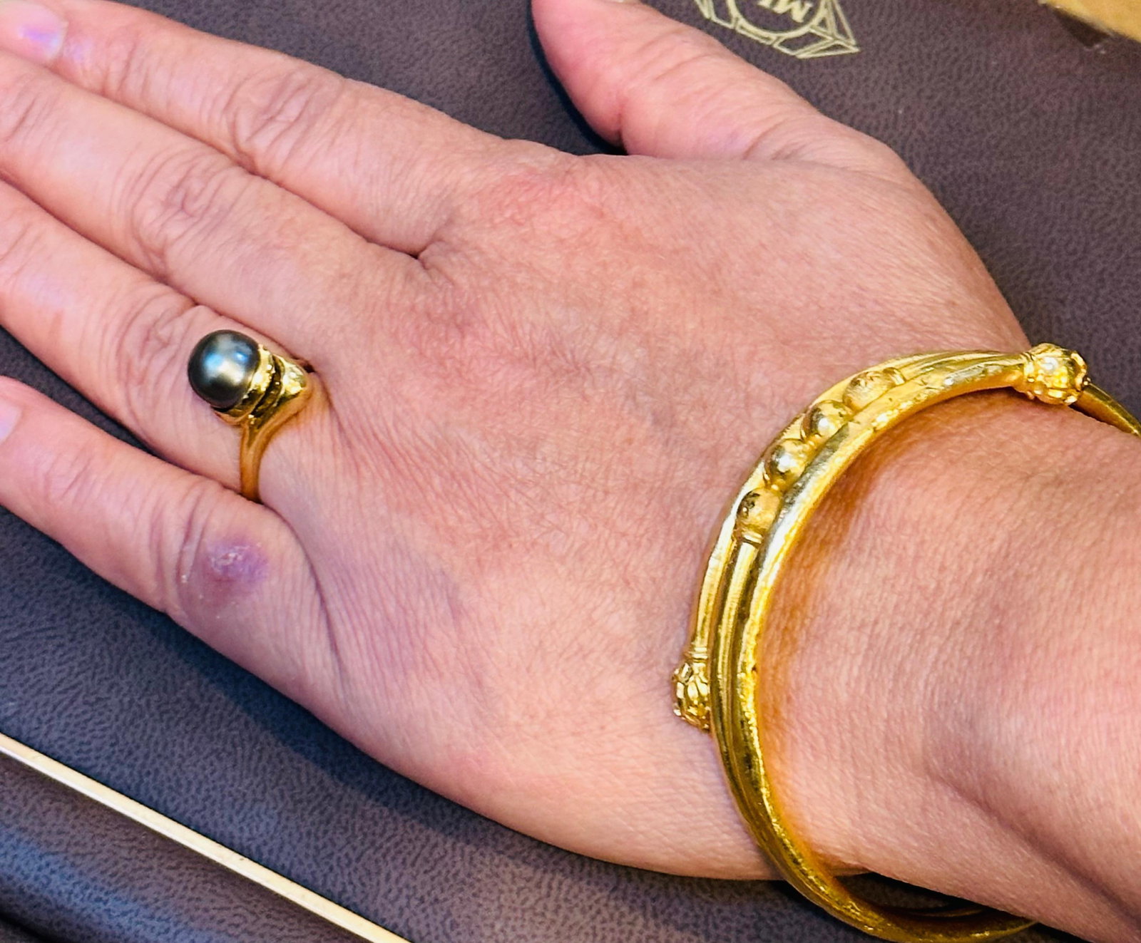 Black Tahitian Pearl 9.3 MM Cocktail Ring 18 Karat Yellow Gold - 10